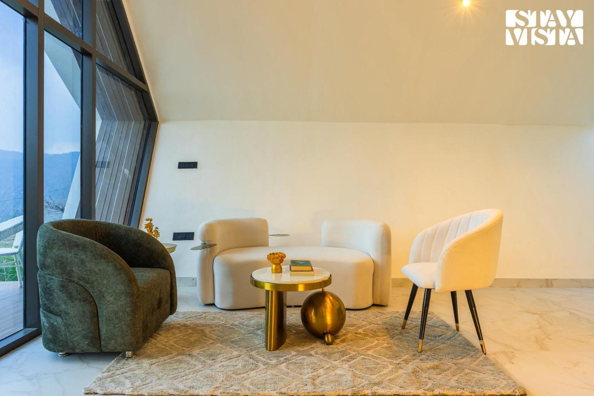 Stayvista At Luna Nova With Outdoor Pool - 라닉헷 외부 사진