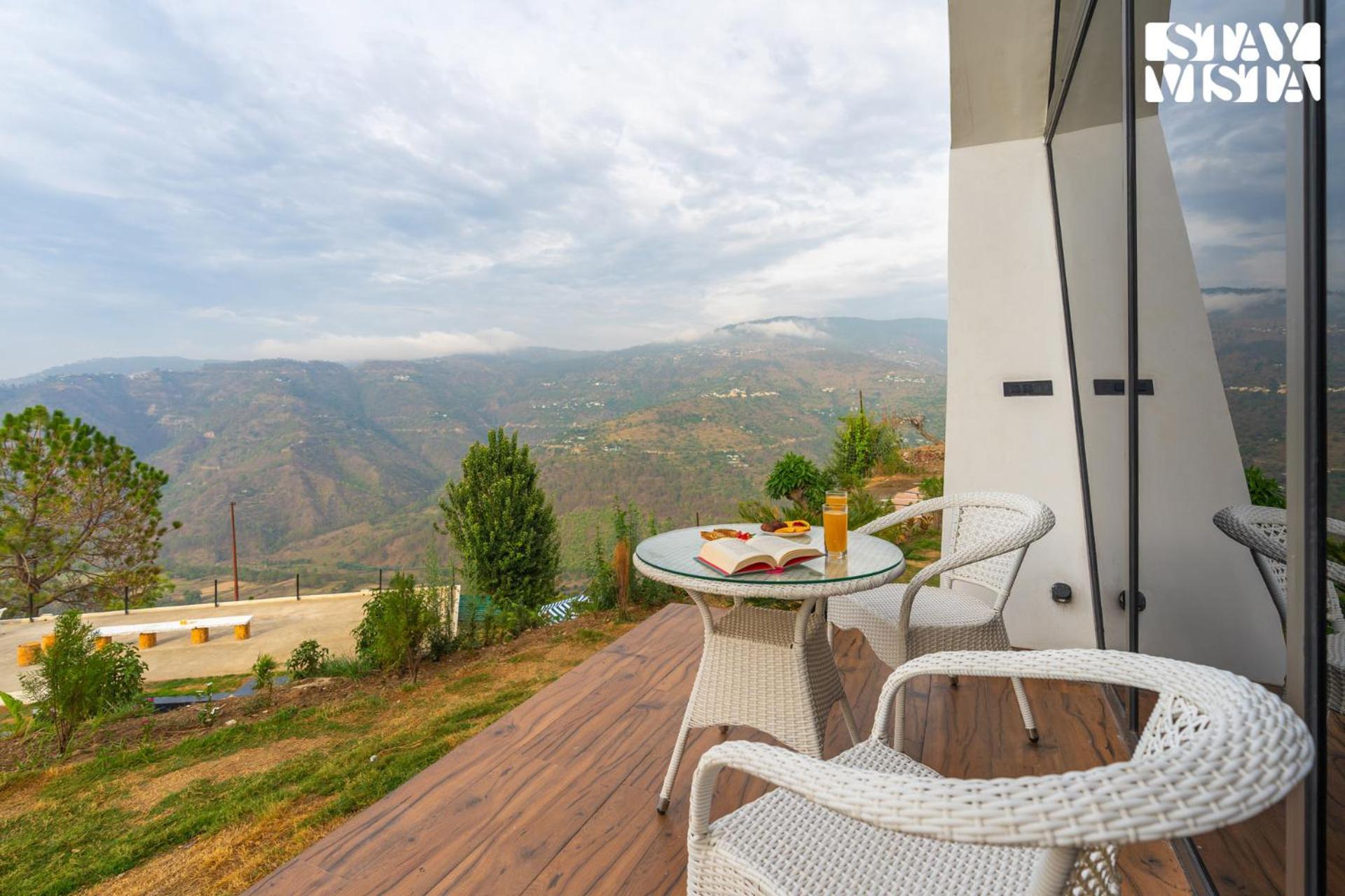 Stayvista At Luna Nova With Outdoor Pool - 라닉헷 외부 사진