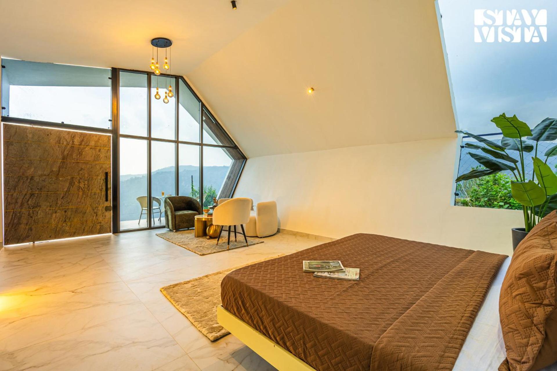 Stayvista At Luna Nova With Outdoor Pool - 라닉헷 외부 사진